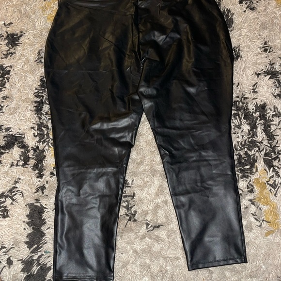 NWT Ashely Stewart faux Leather pants plus size 26/28 - Picture 4 of 5